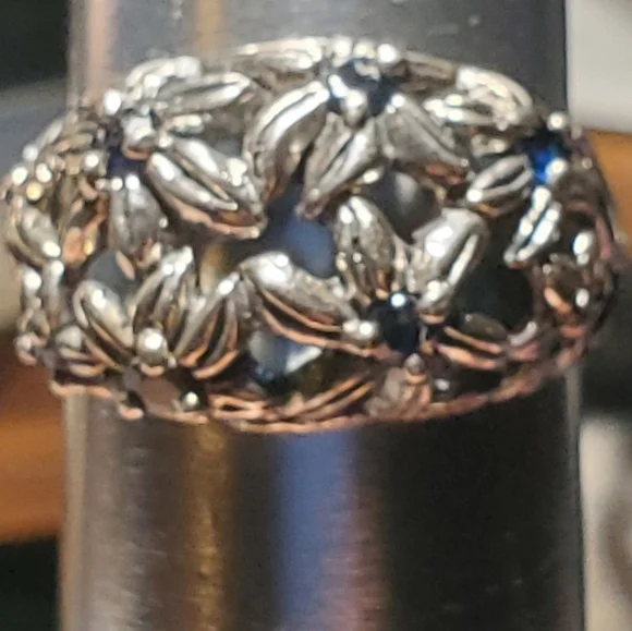 Sterling Silver and blue Sapphire ring - Picture 2 of 5